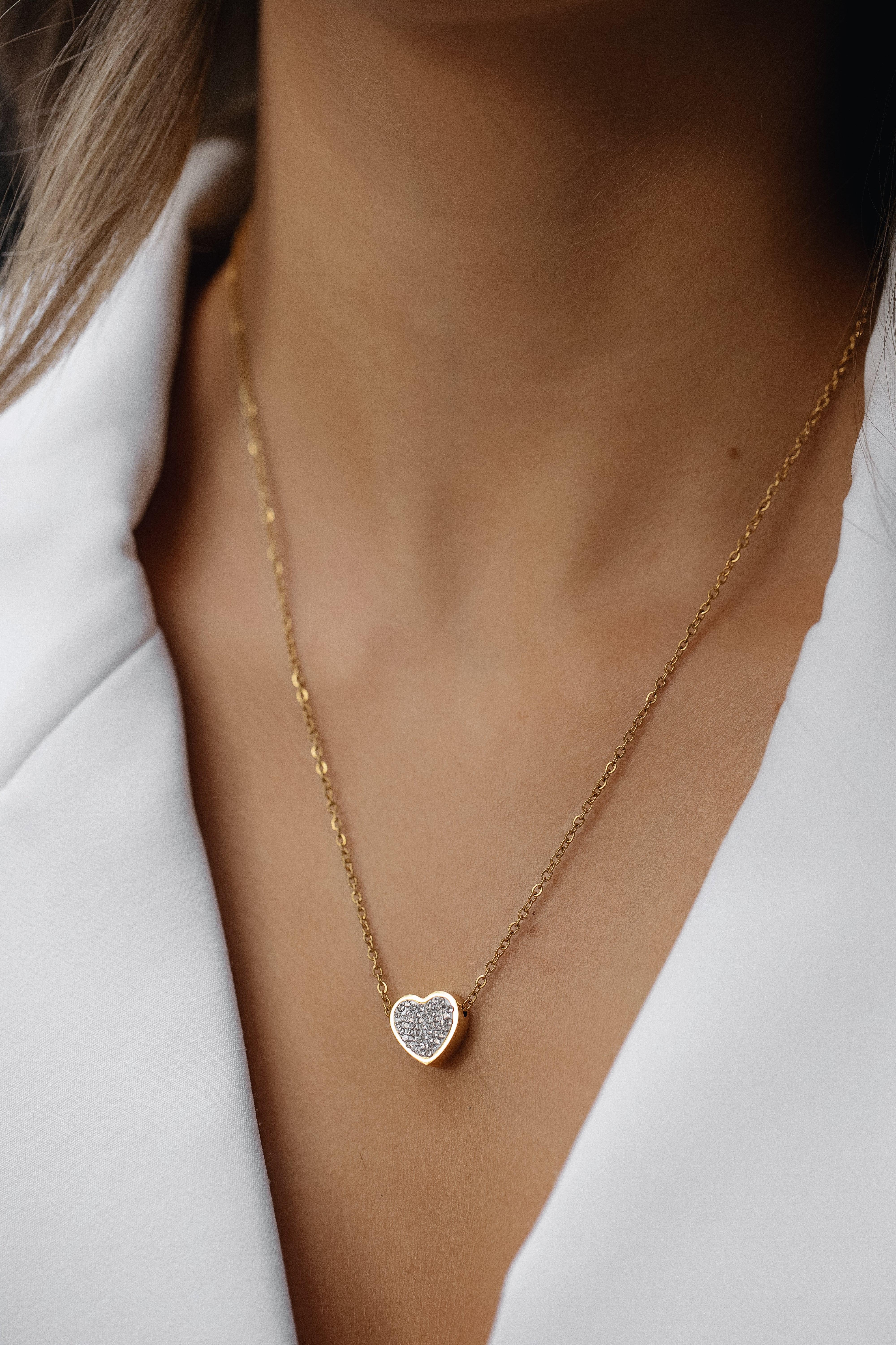 Colier cu diamant și inimă