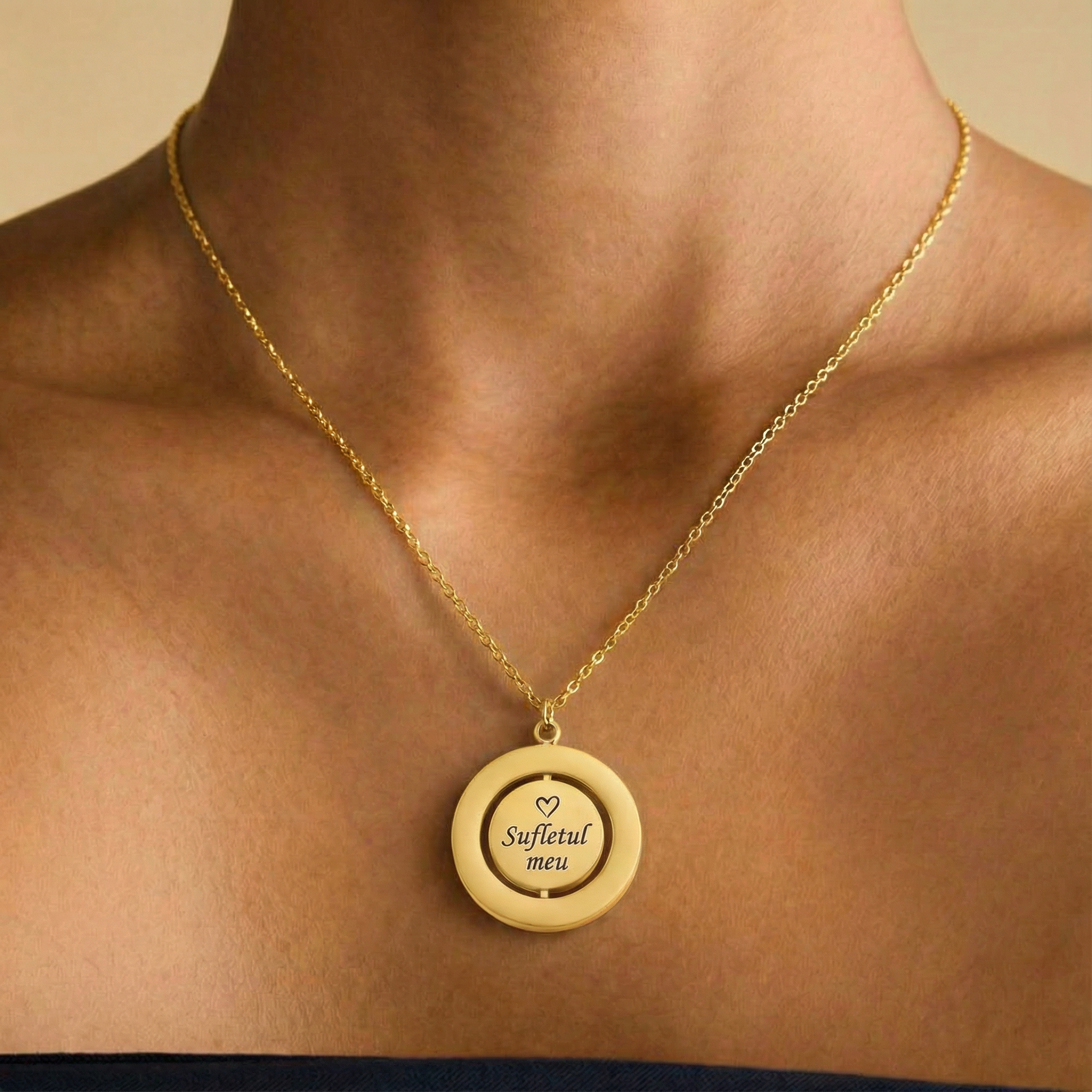 Rotatable circle necklace