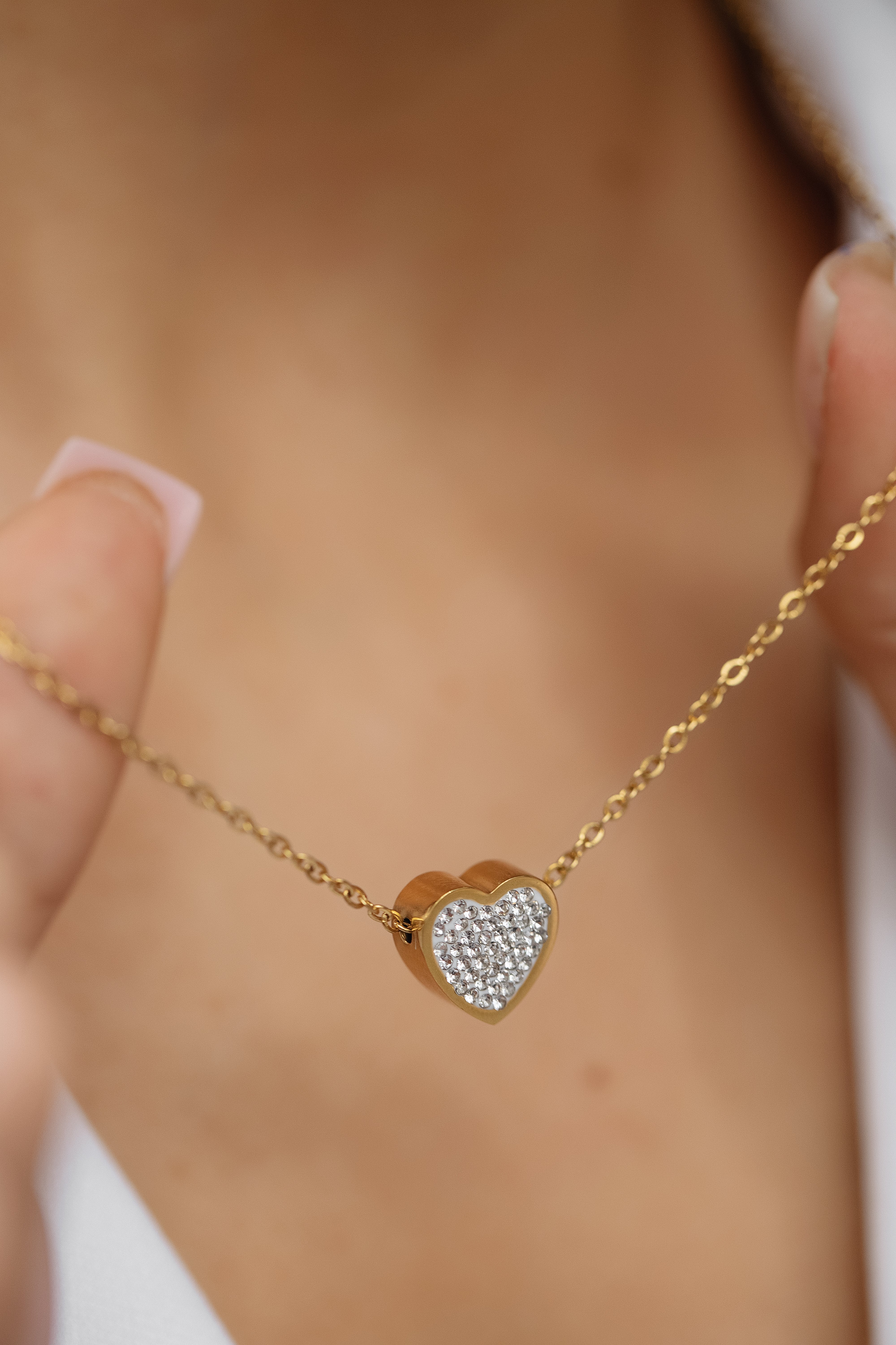 Colier cu diamant și inimă